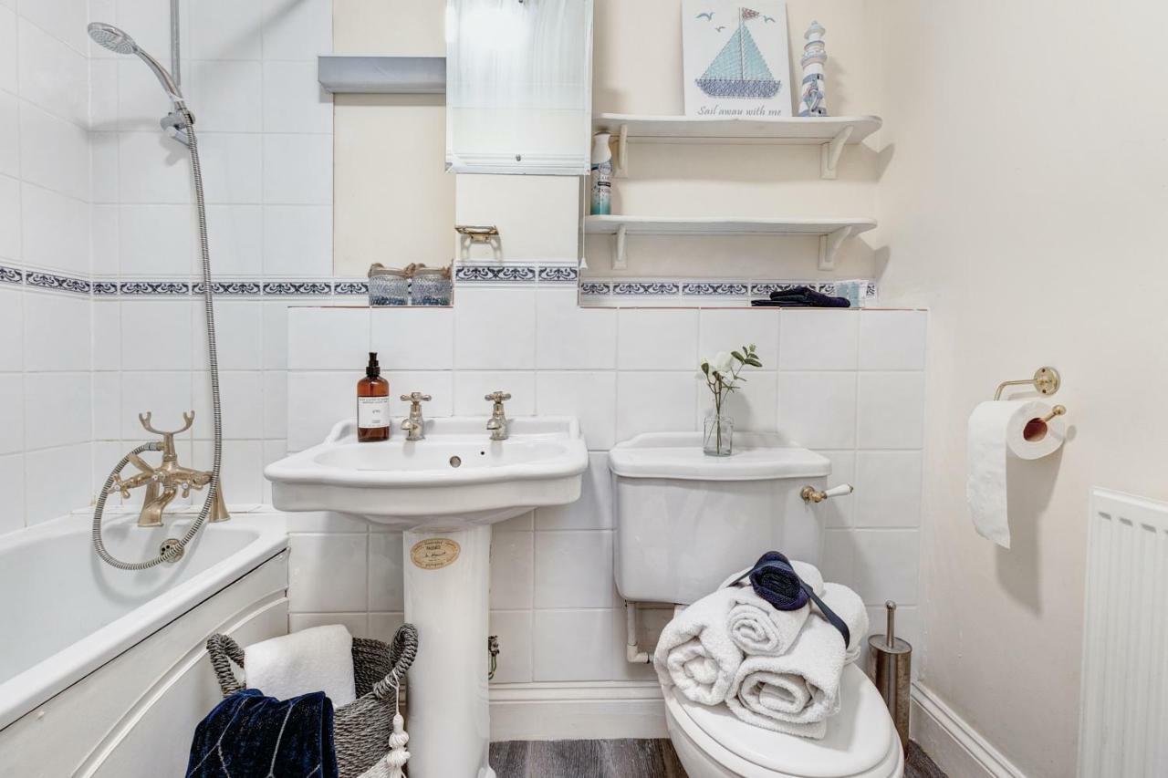 Stylish Cottage - Parking - Garden - Sleeps 6 Кембридж Экстерьер фото